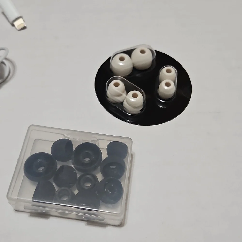 White Wired Apple Ear Buds with Accessories